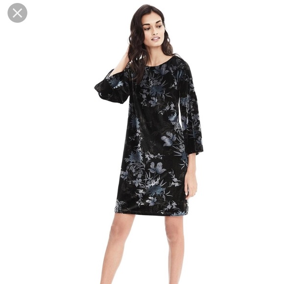 Banana Republic Dresses & Skirts - Banana Republic Velvet Floral Bell Sleeve Dress